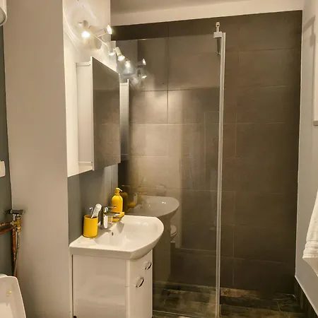 Ospitalier Student Grey - Spacious 2 Balcony *