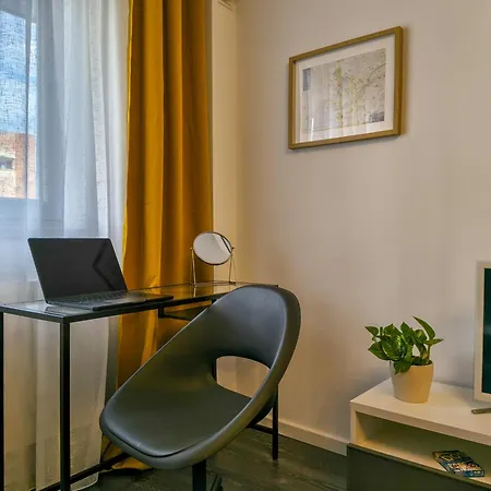 Ospitalier Student Grey - Spacious 2 Balcony Apartament